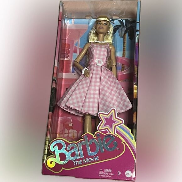 Barbie The Movie Collectible, Margot Robbie As Barbie In Pink Gingham Dress - Picture 1 of 8